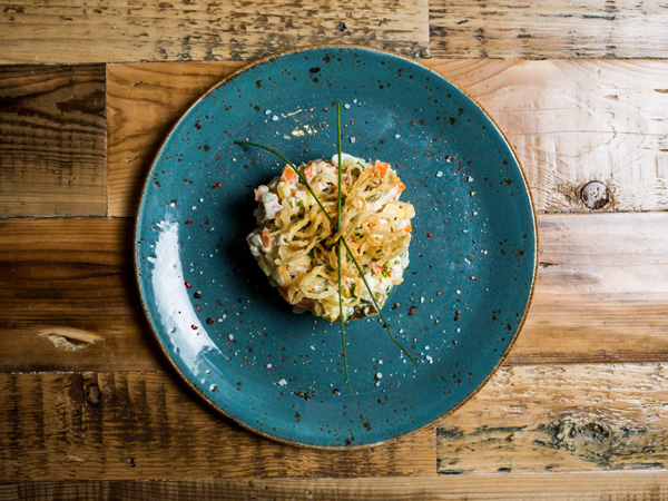 Оливье с нежной куриной грудкой